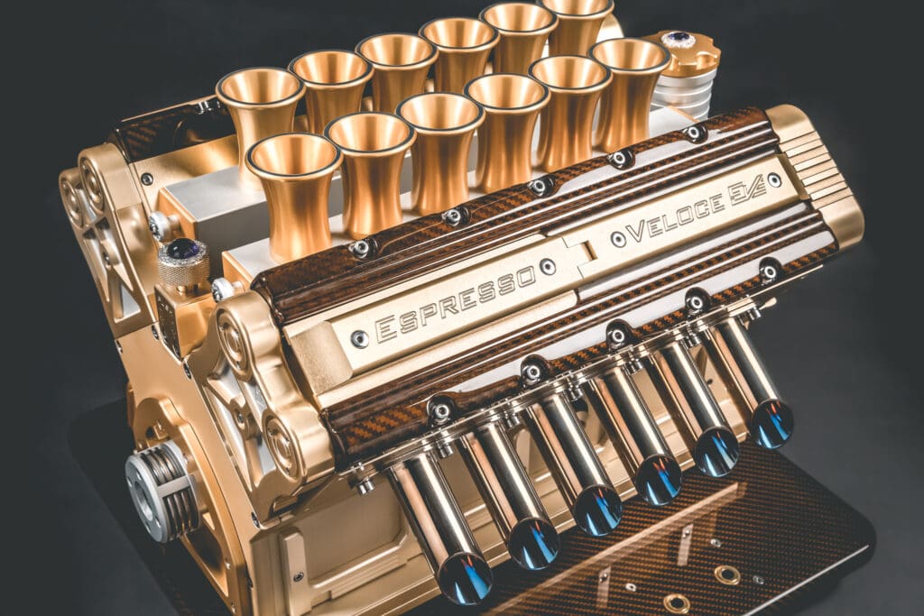 Espressomachine geinspireerd op een V12 motor met 18K witgoud