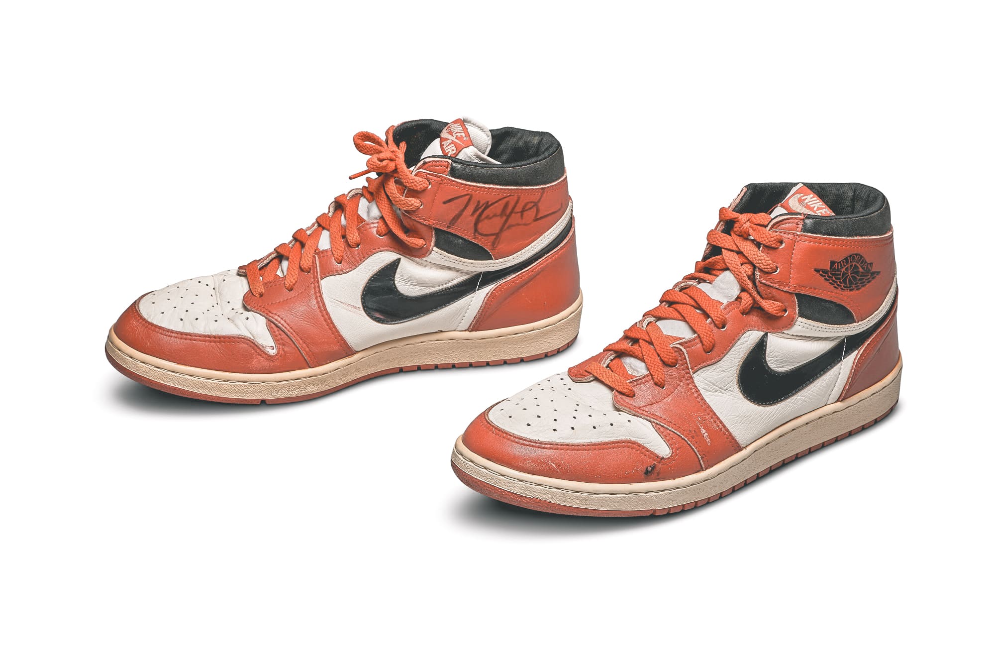 Iconische Air Jordan 1 van Michael Jordan leveren ruim een half miljoen op
