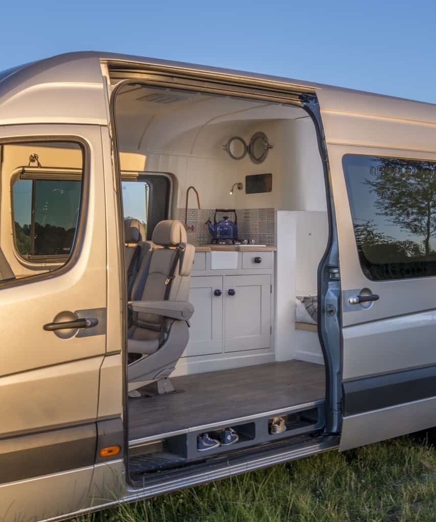 Zo transformeer je een MercedesBenz Sprinter uit 2012 tot een rijdend