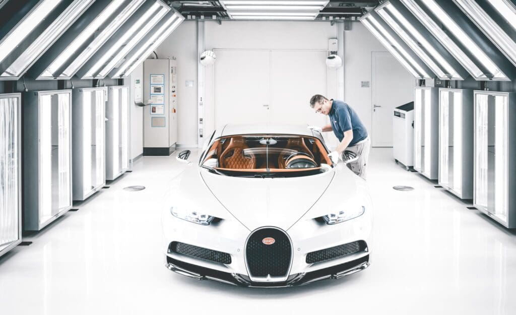 Neem een kijkje in de high-tech fabriek van Bugatti