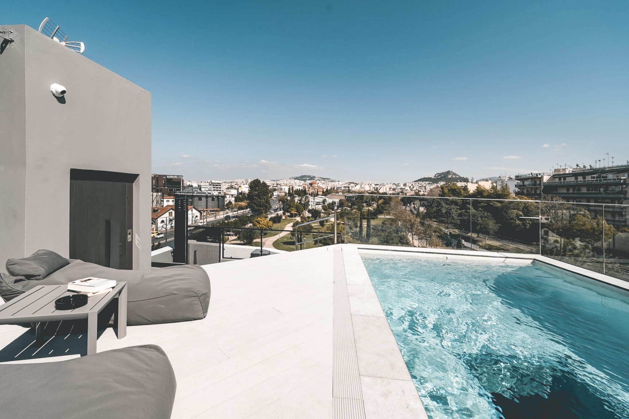 Airbnb Finds: slapen in Athene met rooftop pool