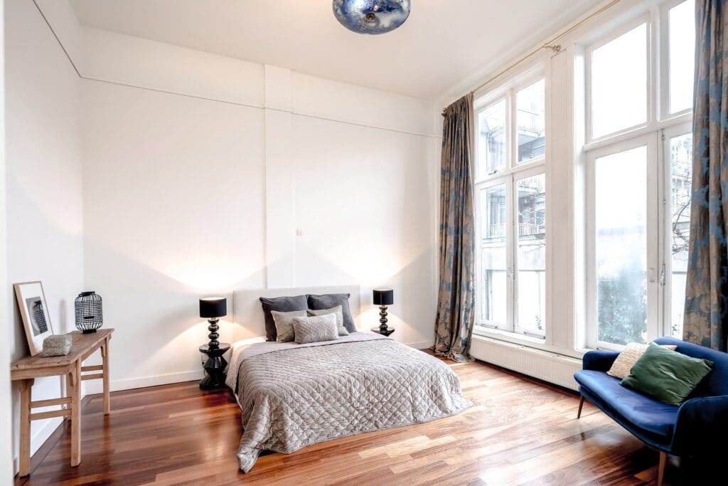 Kerk, Oude kerk in Amsterdam is omgebouwd tot luxe appartement