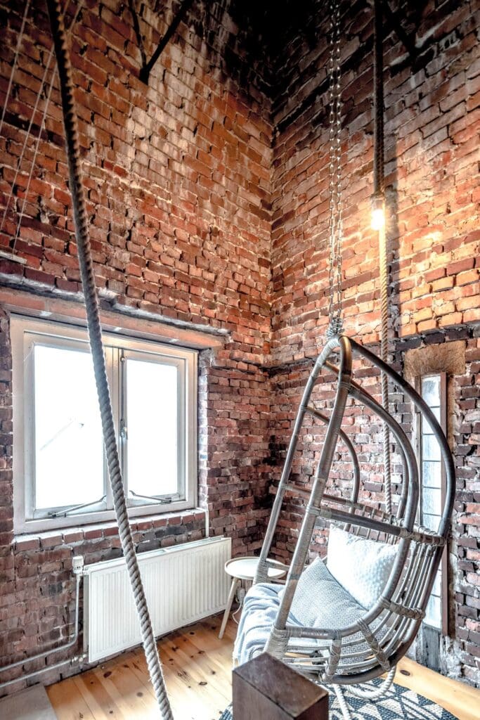Kerk, Oude kerk in Amsterdam is omgebouwd tot luxe appartement