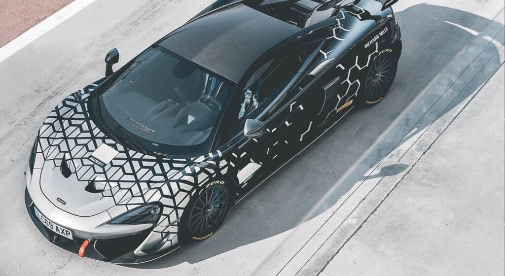De McLaren 620R is de straat legale versie van de 570S GT4