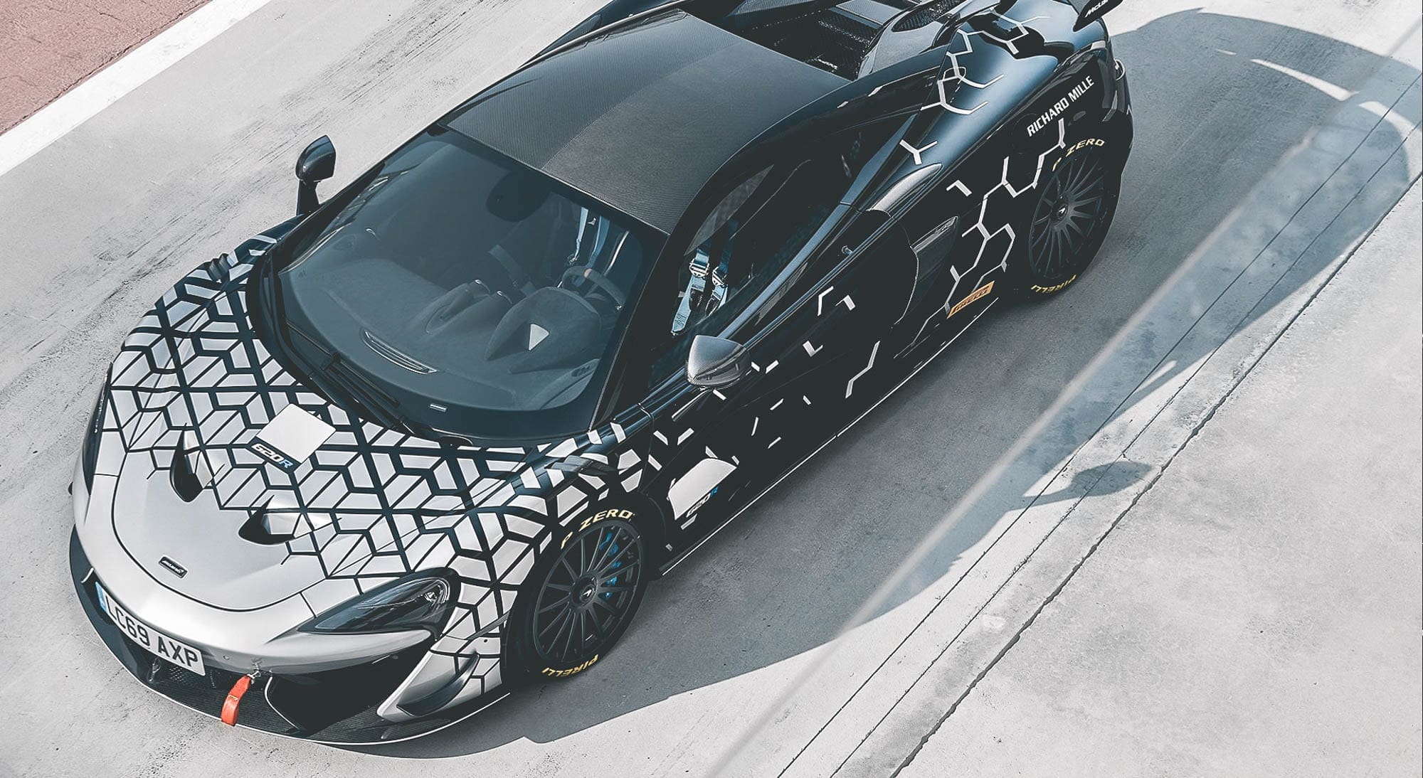 De McLaren 620R is de straat legale versie van de 570S GT4
