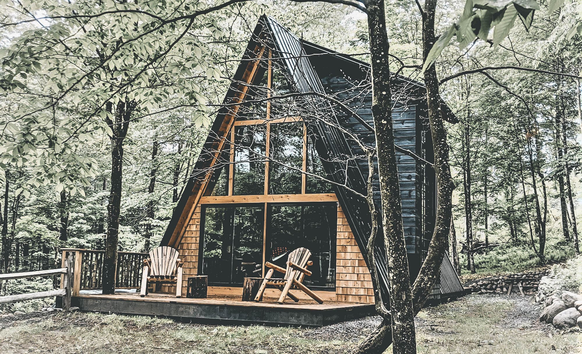 Airbnb Finds: romantische cabin in New York met buitenbed
