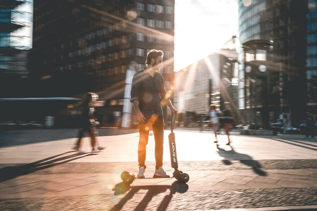 Audi komt met surfboard en step in een