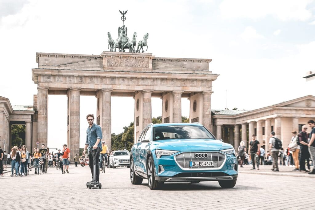 elektrische step, Audi komt met surfboard en step in een