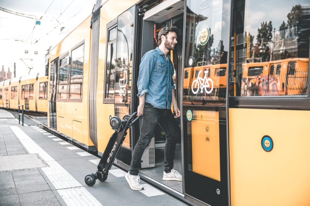 elektrische step, Audi komt met surfboard en step in een
