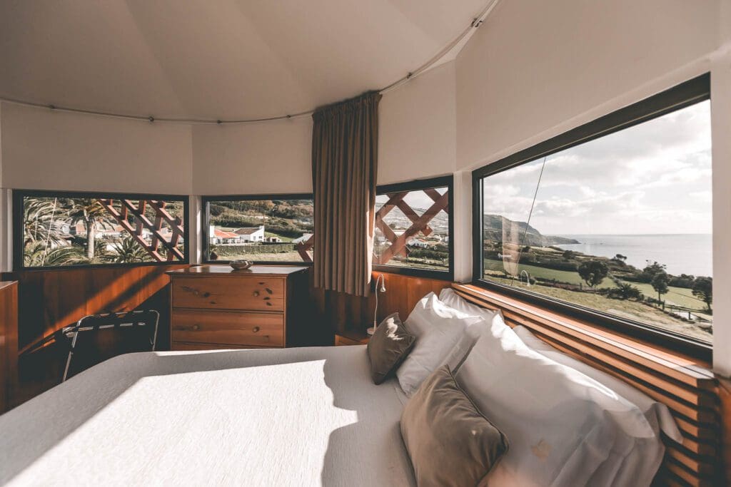 windmolen, <strong>Airbnb Finds:</strong> Portugese windmolen omgetoverd tot brute woning