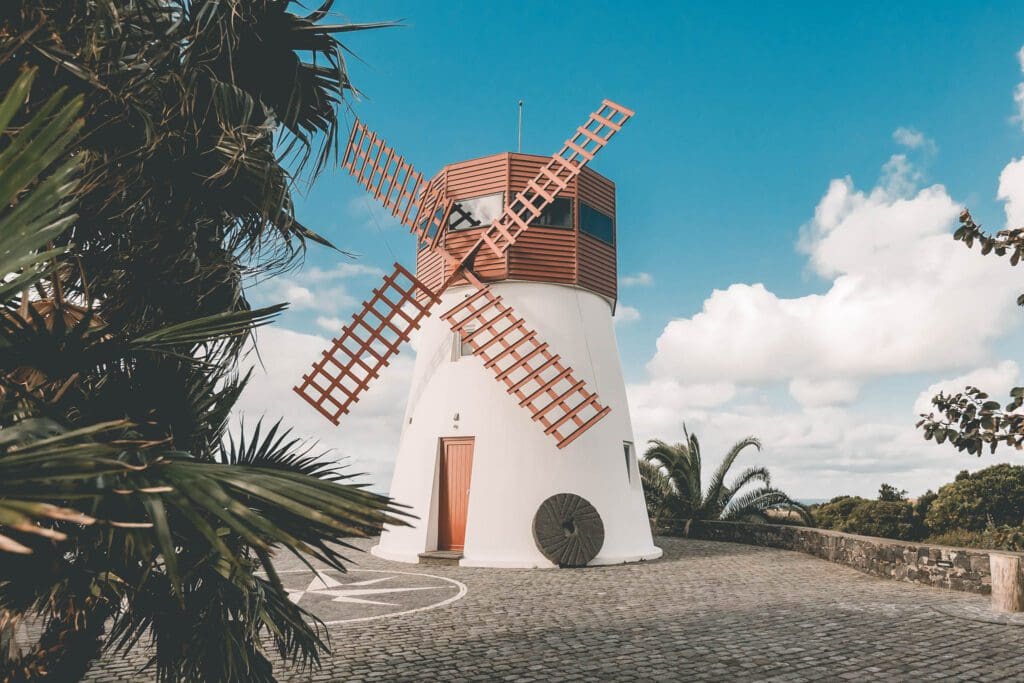 Airbnb Finds: Portugese windmolen omgetoverd tot brute woning