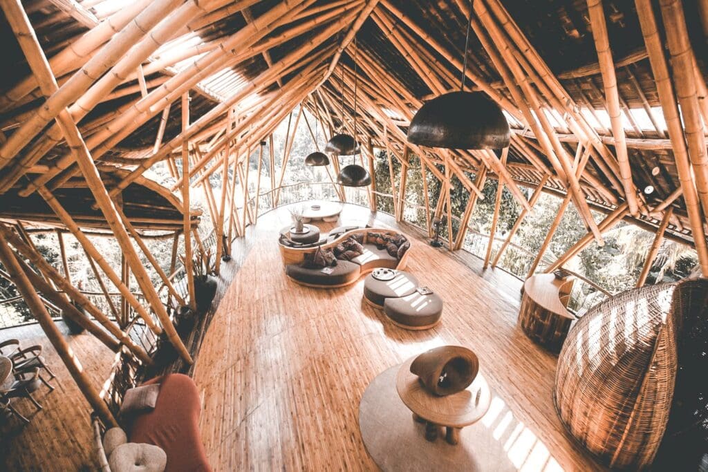 Cribs, <strong>Airbnb Finds:</strong> brute boomhut op Bali ademt luxe en design