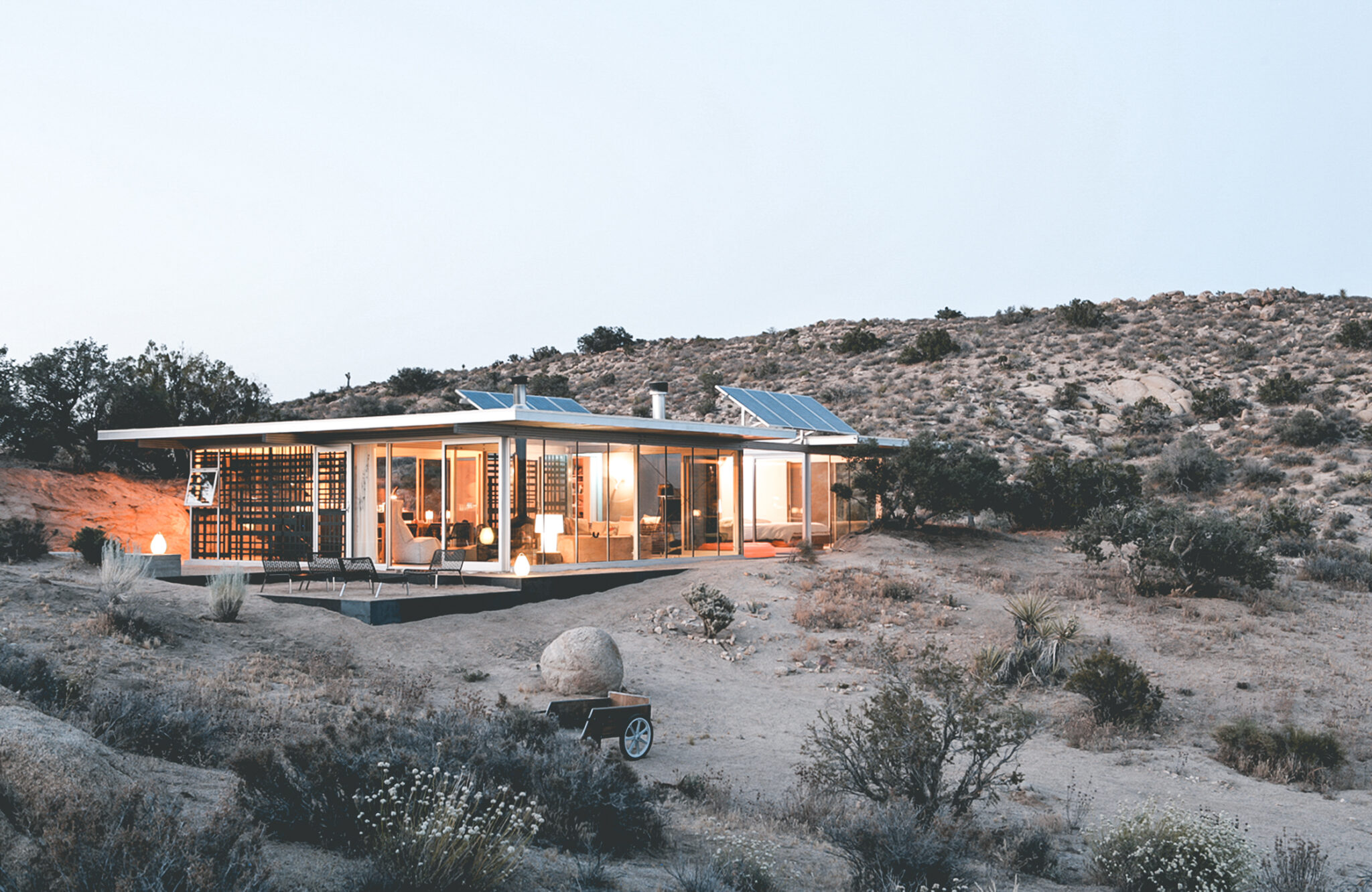 Airbnb Finds: een bruut glazen huis in de woestijn van Californie