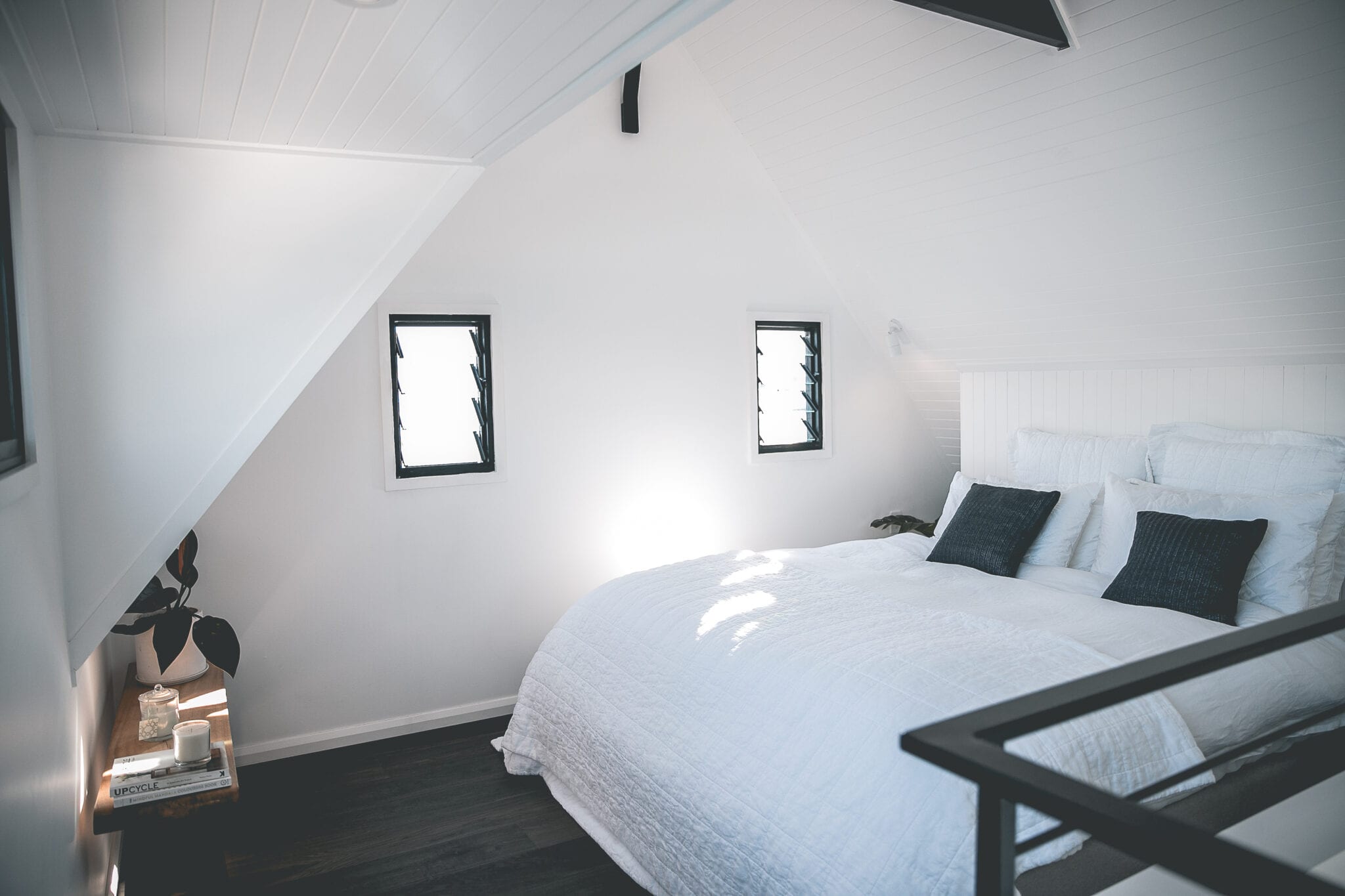 Drijvende villa, <strong>Airbnb Finds:</strong> slaap tussen superjachten in een drijvende villa