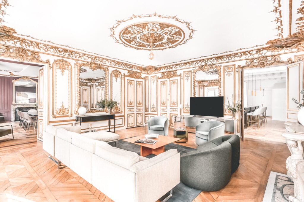 Airbnb Finds: Koninklijk verblijf aan de Champs-Elysees
