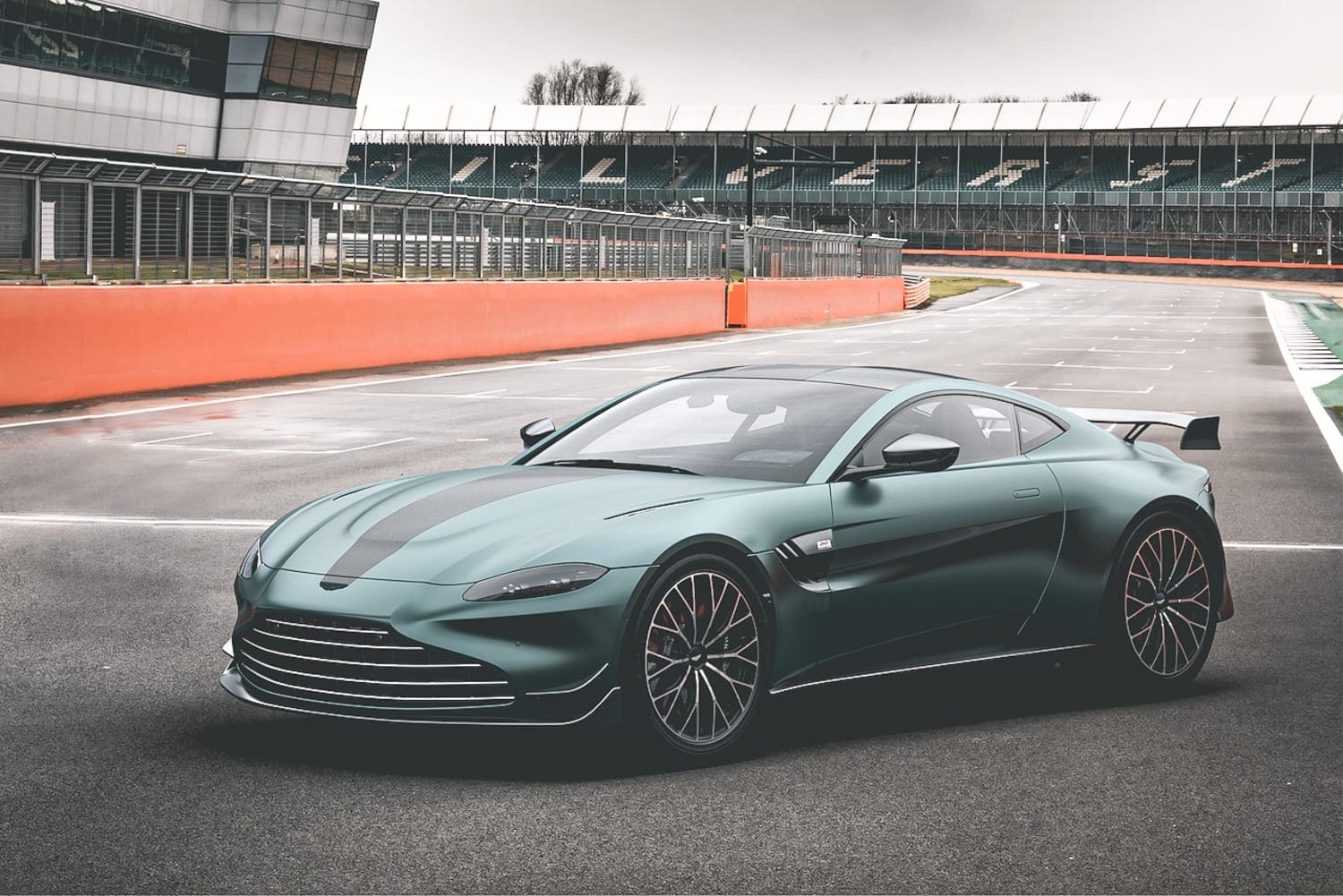 Vantage F1: de straatlegale safetycar van Aston Martin