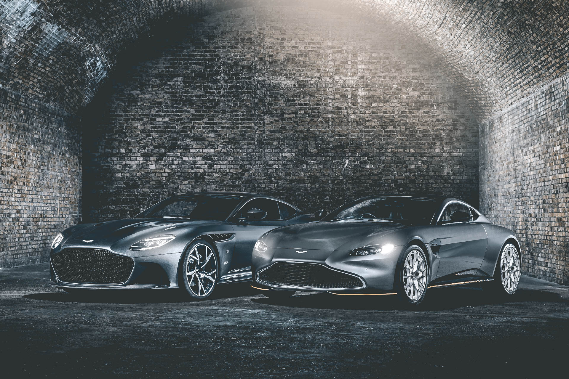 Aston Martin dropt ultieme Bond-cars: Vantage en DBS Superleggera 007