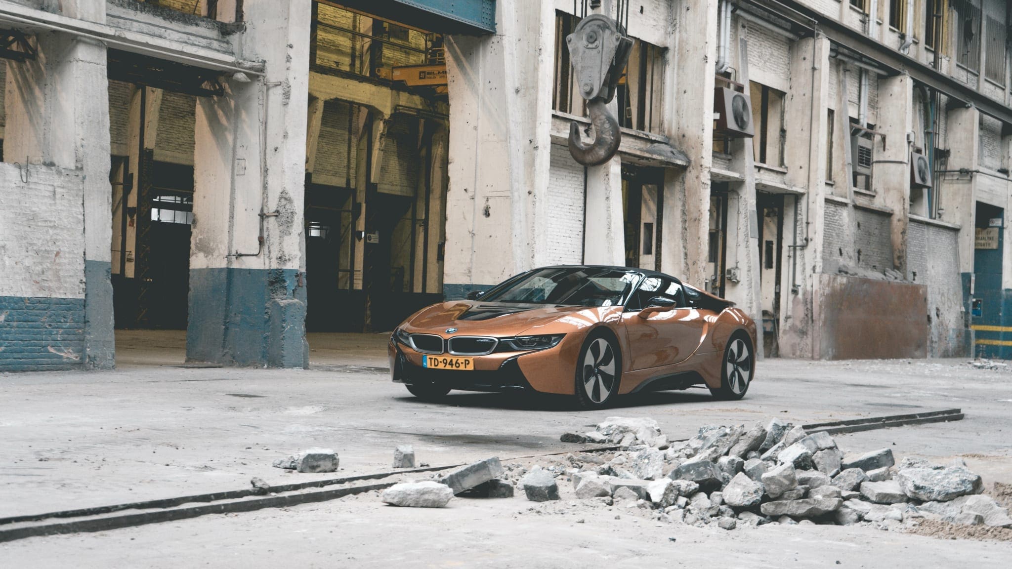 De BMW i8 Roadster laat zijn ware aard zien