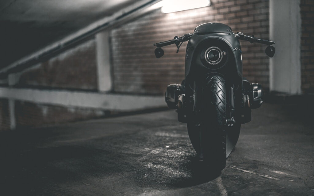 , Deze custom BMW R9T is een Mad Max-droom