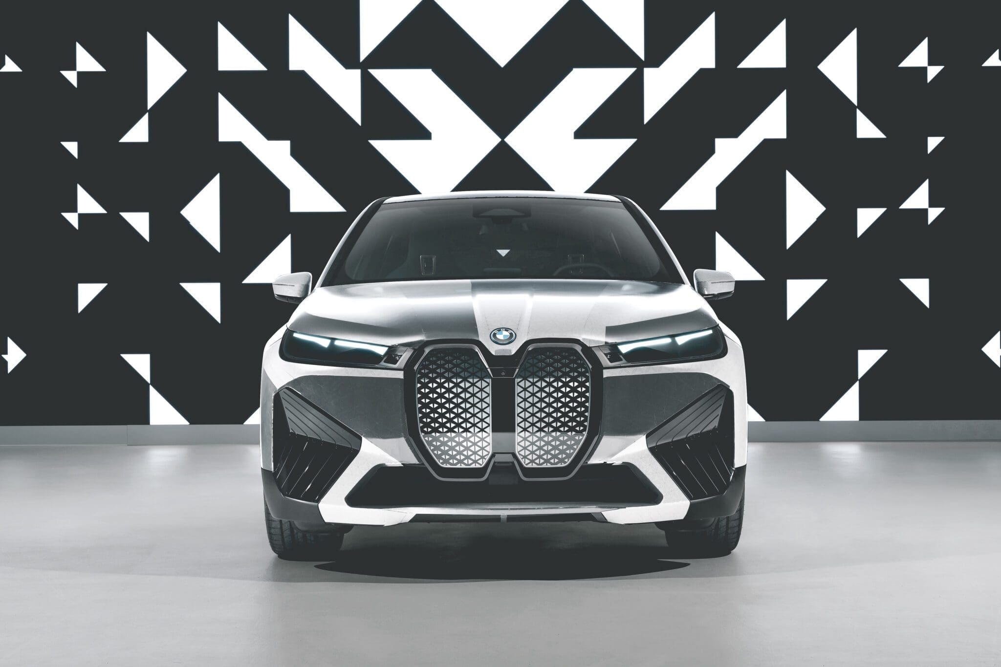 BMW iX Flow E Ink - MANIFY (