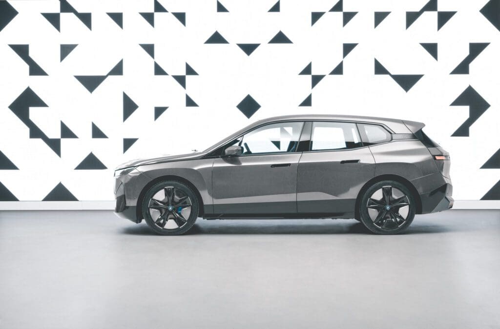 BMW iX Flow E Ink - MANIFY