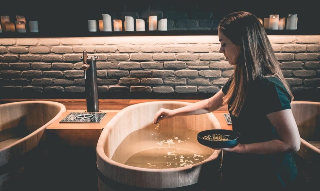 Baden in bier wordt realiteit in deze Belgische bierspa