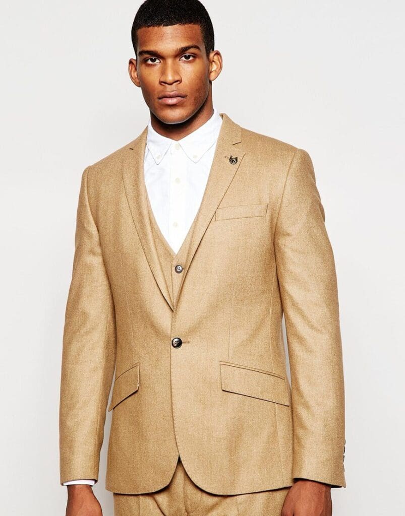 Beige pak