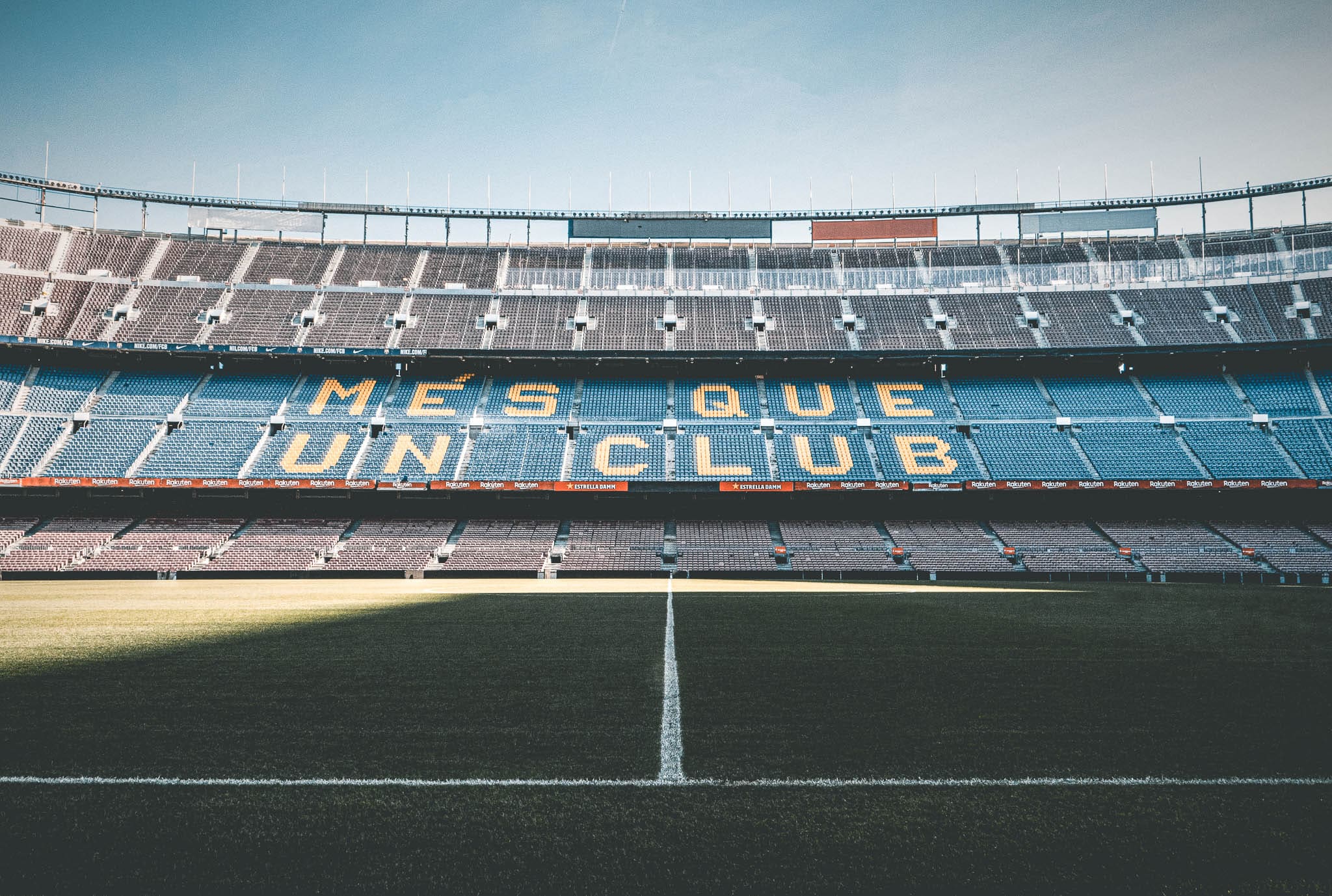 Voor €300 kun je nu een potje ballen in Camp Nou