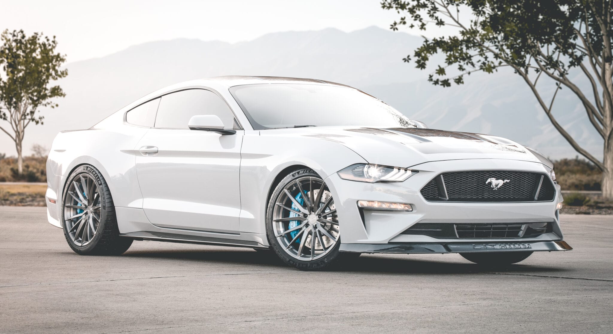 Ford onthult de handgeschakelde elektrische Mustang Lithium!