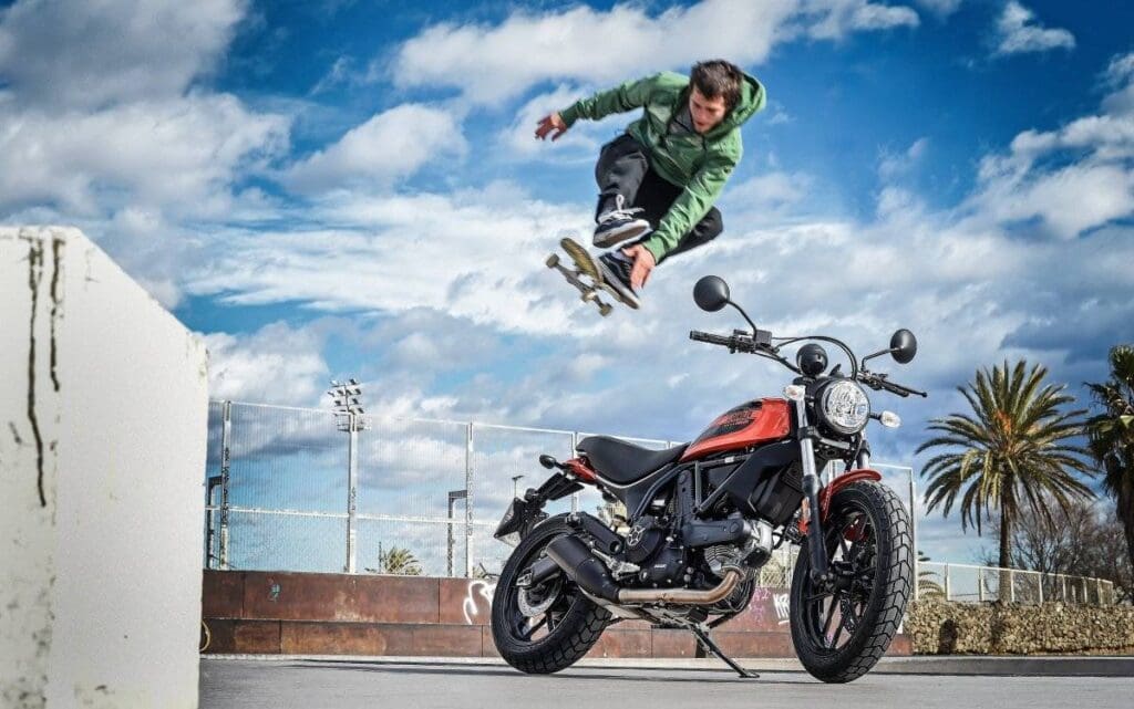 Ducati Scrambler Sixty2 – Manify (11)