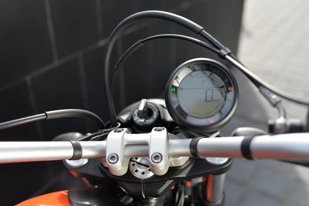 Ducati Scrambler Sixty2 – Manify (16)