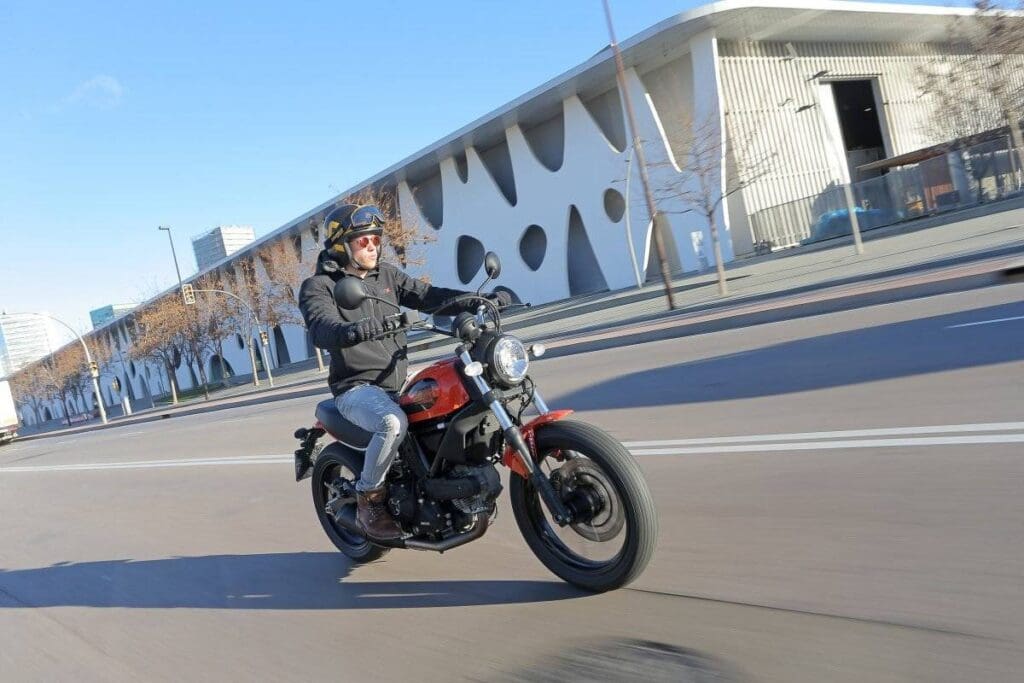 Ducati Scrambler Sixty2 – Manify (2)