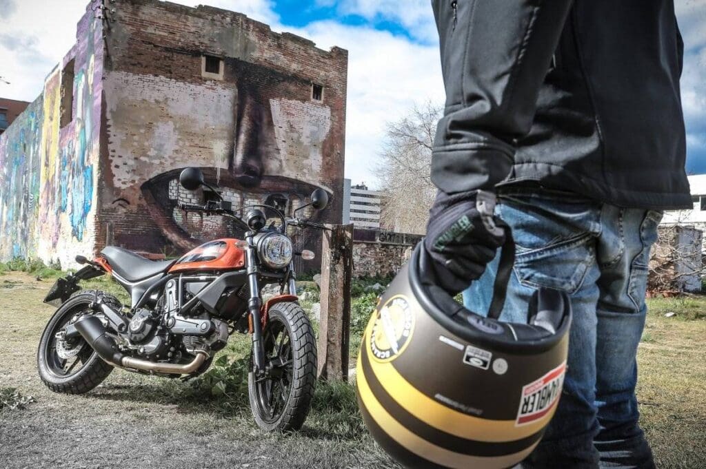 Ducati Scrambler Sixty2 – Manify (22)