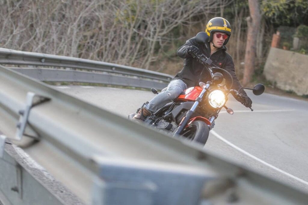 Ducati Scrambler Sixty2 – Manify (4)