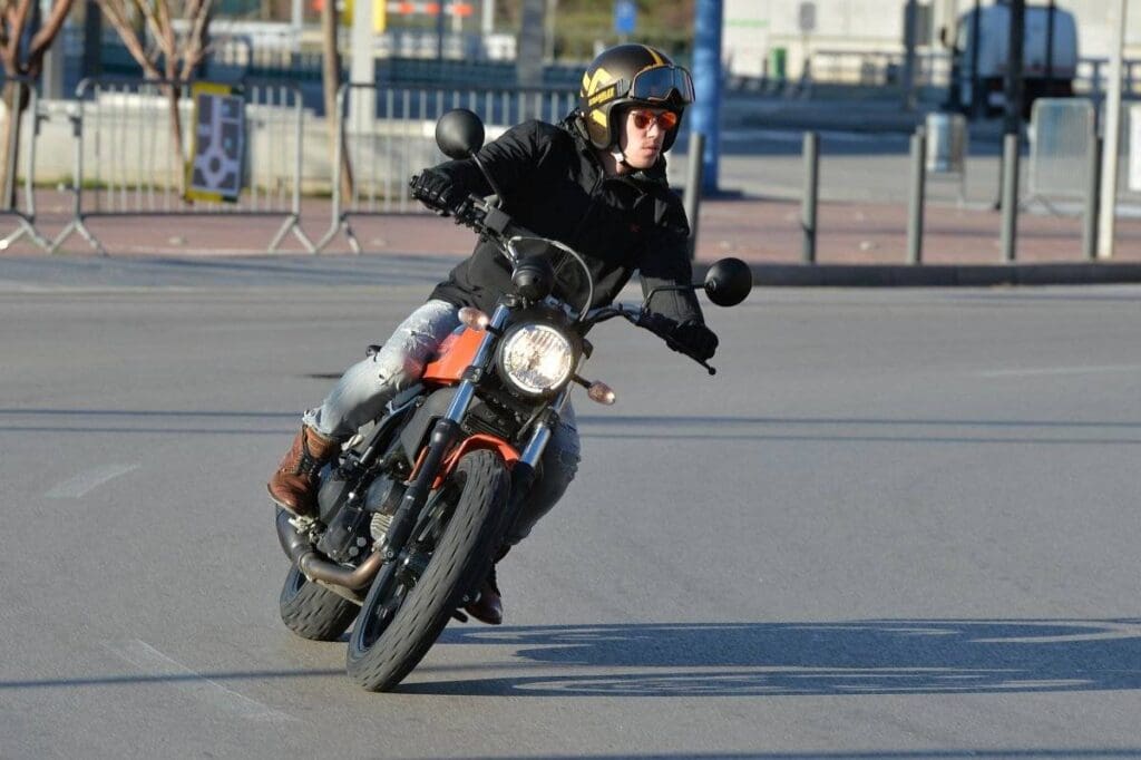 Ducati Scrambler Sixty2 – Manify (7)