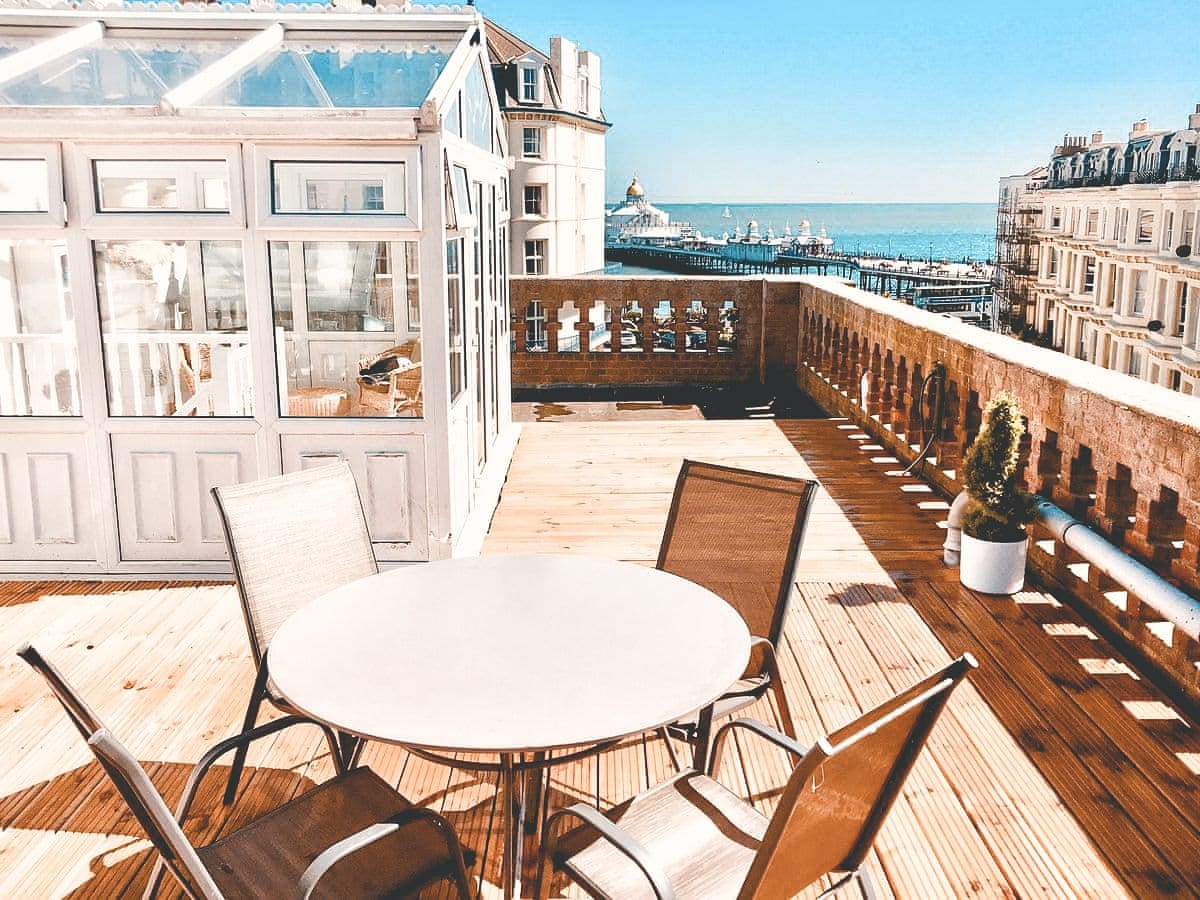Airbnb Finds: appartement met uitzicht op het decor van James Bond