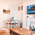 Eastbourne, Airbnb Finds: appartement met uitzicht op het decor van James Bond