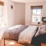 Eastbourne, Airbnb Finds: appartement met uitzicht op het decor van James Bond