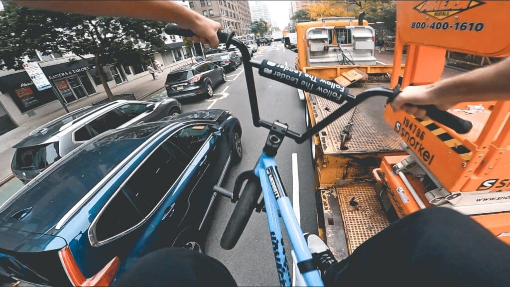 8 brute fietsvideo’s van eindbazen op tweewielers