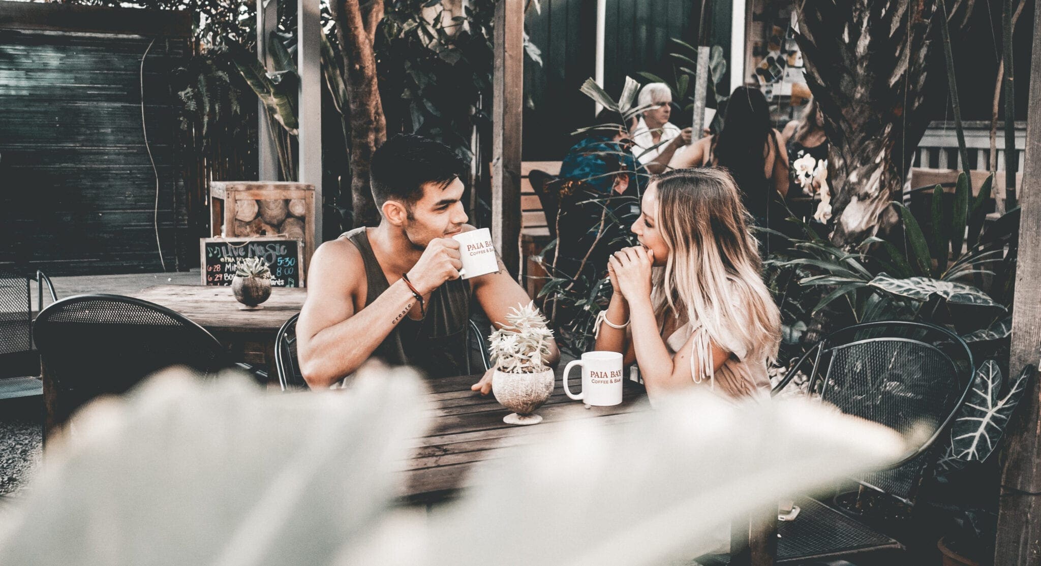 Geen blauwtje lopen: dit is het verschil tussen flirten en vriendelijkheid