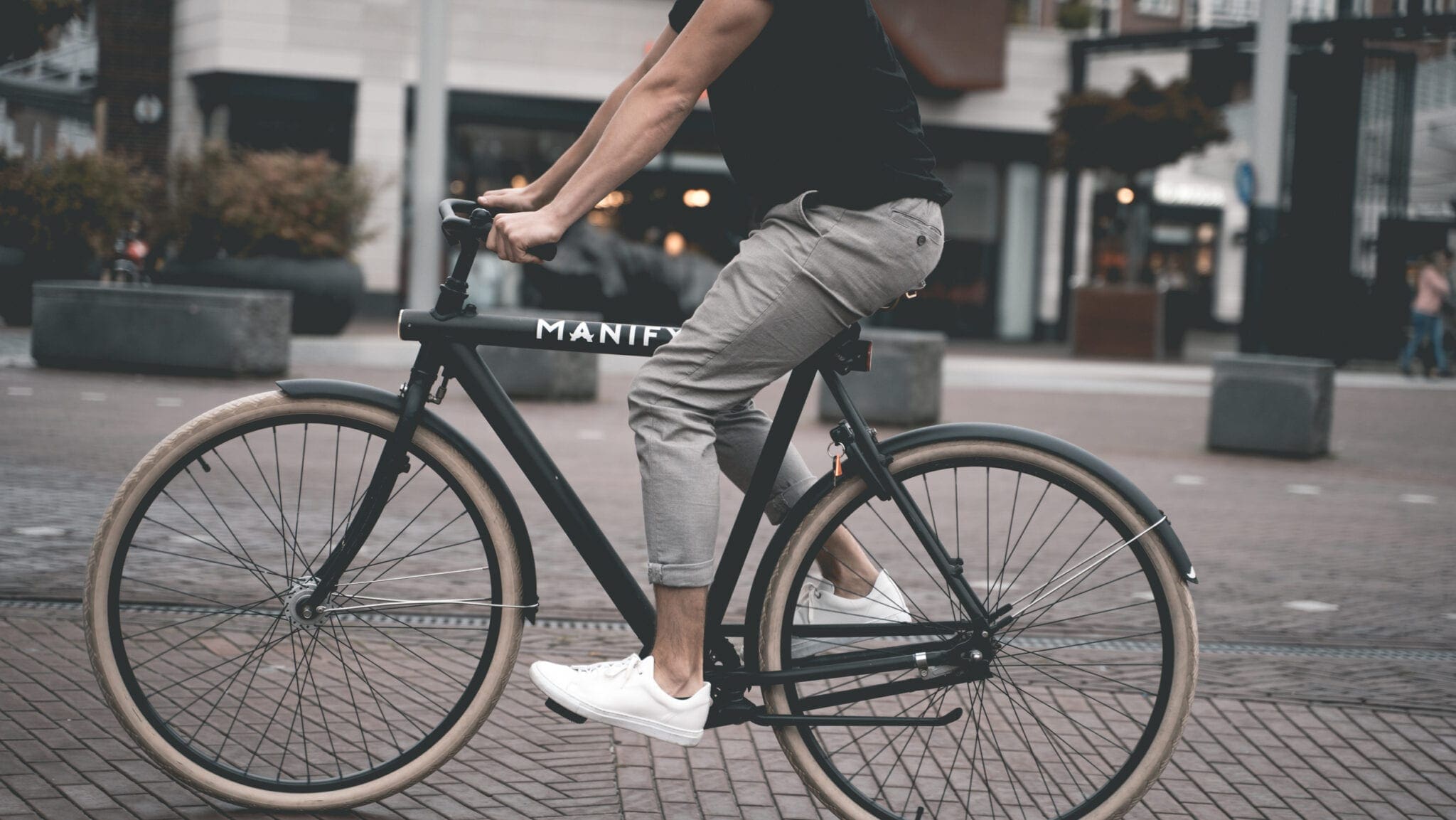 Onmisbaar dit najaar: de grijze broek