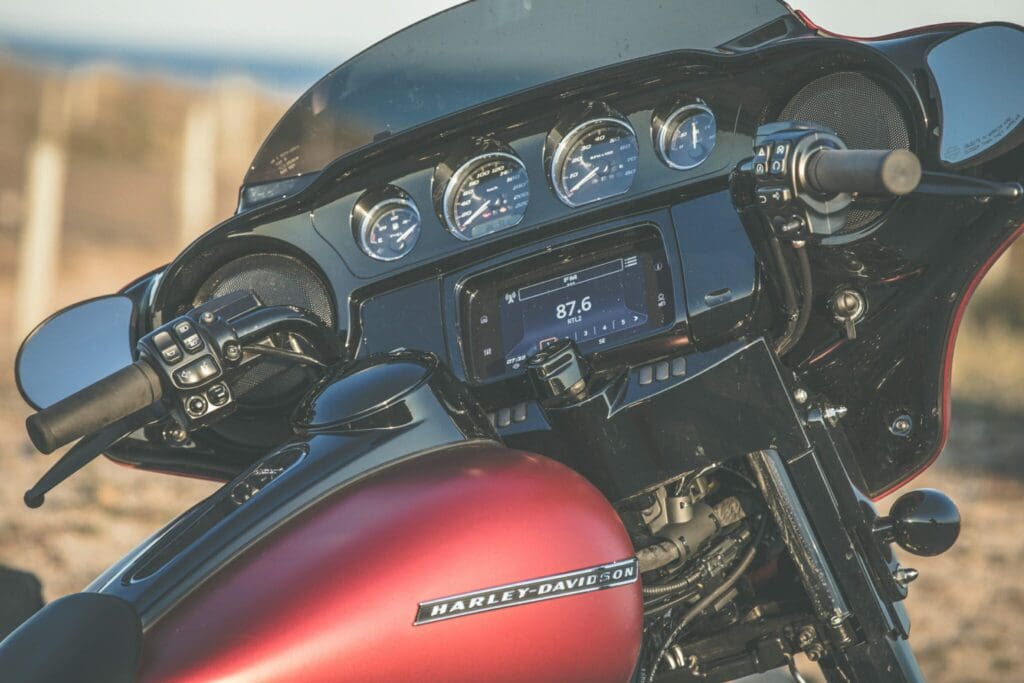 , Met de 2019 Harley-Davidson Street Glide Special door Bretagne