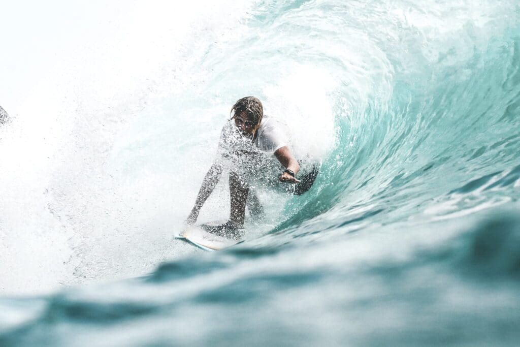 Compilatie: dit zijn de meest epic surf video’s van 2018