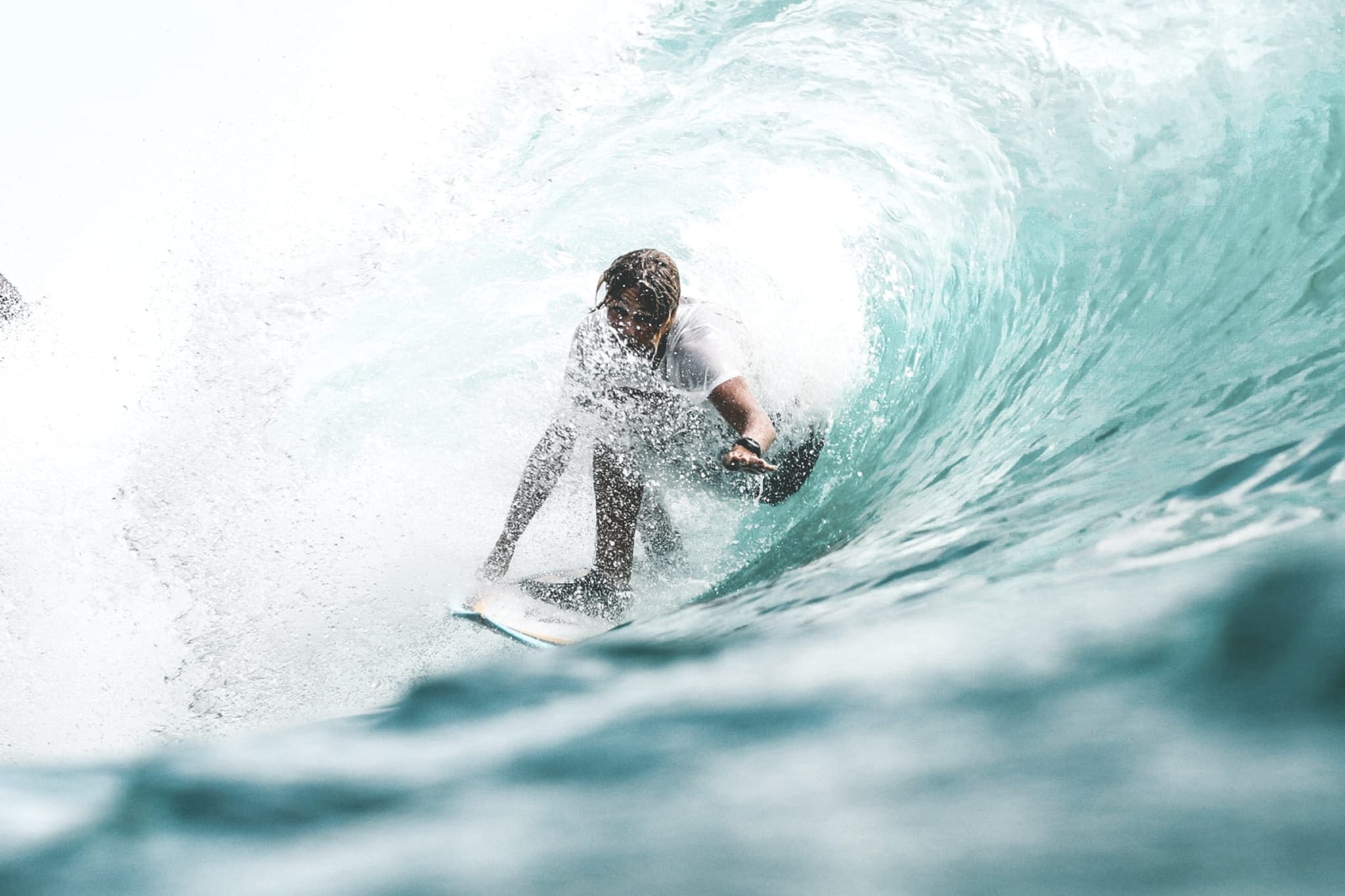 Compilatie: dit zijn de meest epic surf video’s van 2018
