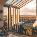 duurzaam, Airbnb Finds: check het IJslandse noorderlicht vanuit een glazen cottage