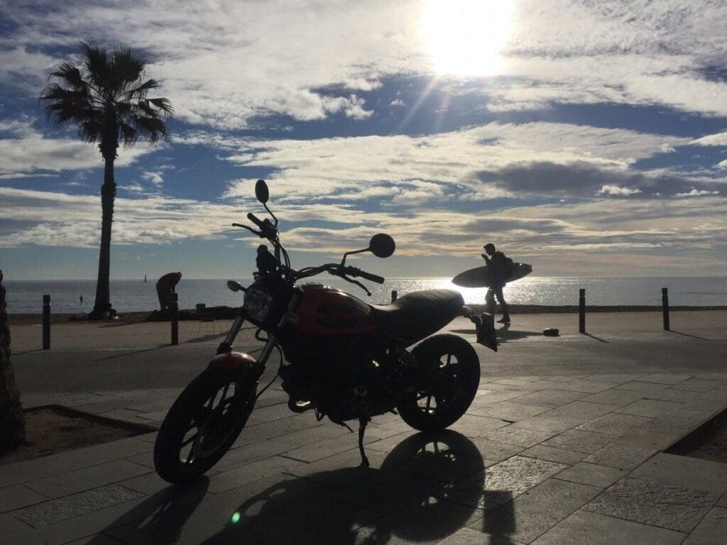 Ducati Scrambler Sixty2 - Manify44