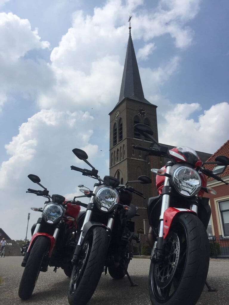 Ducati Monster 821 6