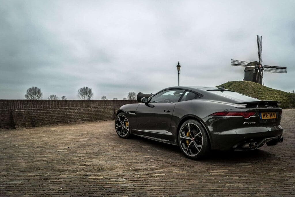 Jaguar F-type-3