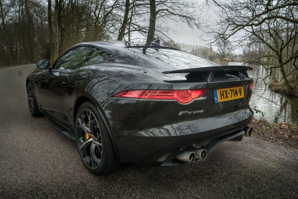 Jaguar F-type-7
