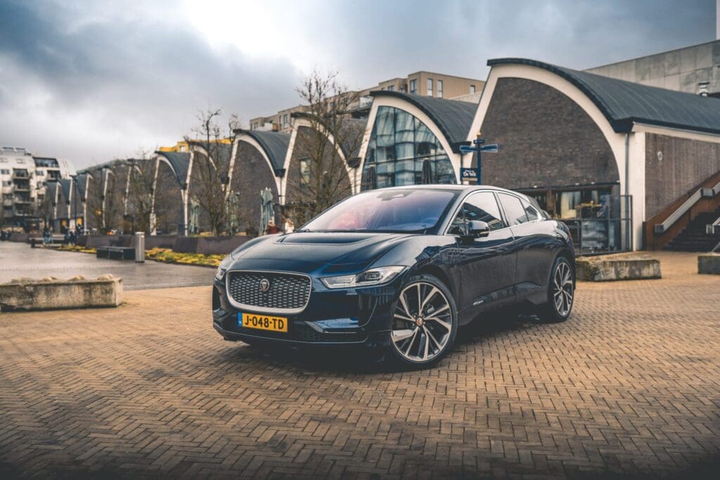 De Jaguar I-Pace EV400 is het summum van elektrisch rijden